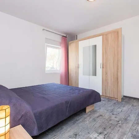 Modern In With Private Terrace - One Bedroom With Terrace Apartmán *