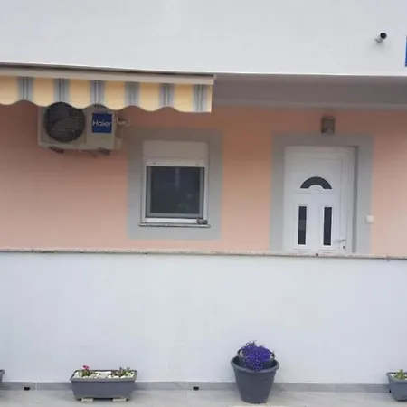Modern In With Private Terrace - One Bedroom With Terrace